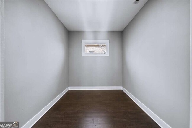 Building Photo - 3040 Wallace Cir SE