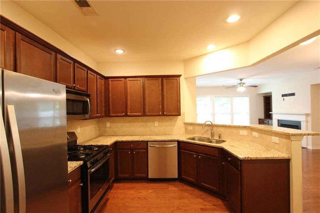 Building Photo - 2132 Greencrest Cir