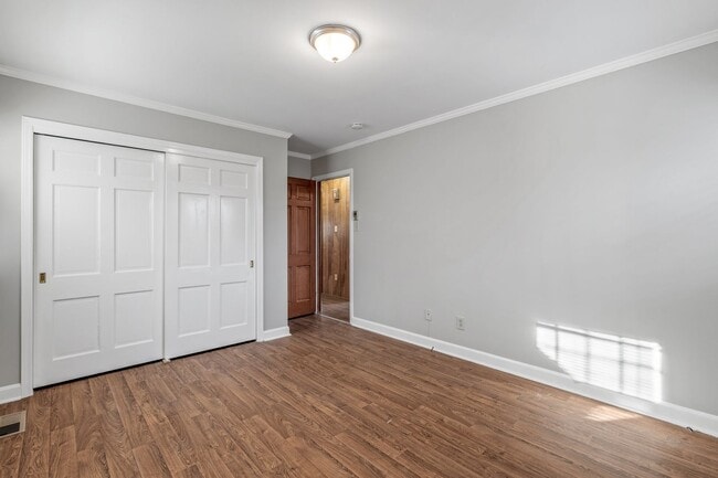 Building Photo - Large Brick Ranch, New Wood Like Flooring Throughout, Just Painted, LR, Den, Sun Room, Carport!