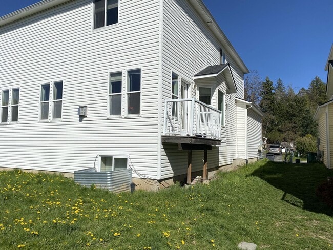 Building Photo - Garfield St Duplex