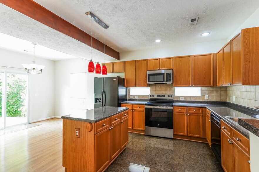 Building Photo - 7212 Legacy Dr