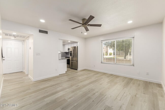 Building Photo - 7126 N 19th Ave