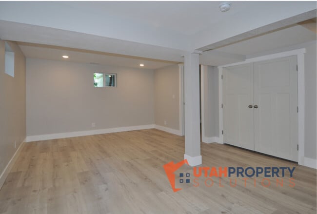 Building Photo - 330 E Sherman Ave