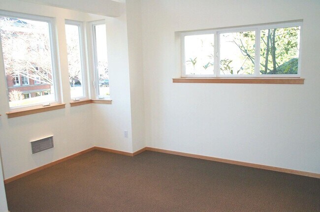 Building Photo - HEO#14-15