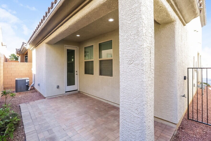 Building Photo - 10115 Mayflower Bay Ave