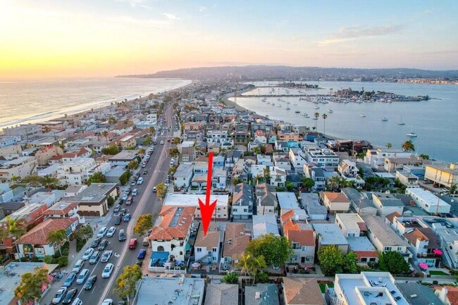 Building Photo - 812 Island Ct