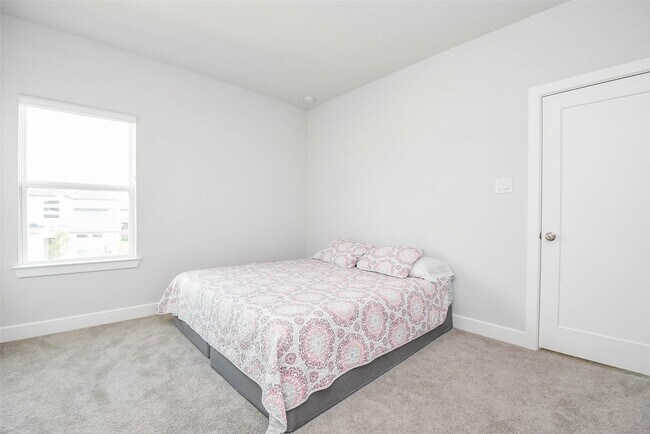 Building Photo - 8906 Luddenham Lilac Ln