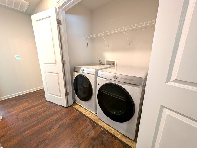 Building Photo - Charming home located in the Apple Creek Community in Dallas NC!