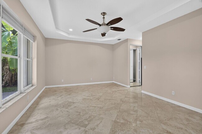 Building Photo - 9479 Sedgewood Dr