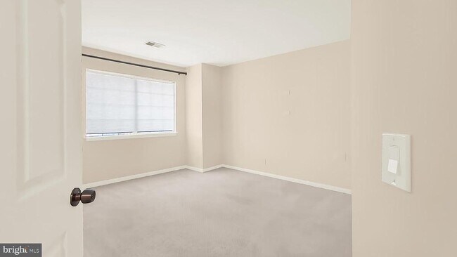 Building Photo - 5715 Chapman Mill Dr