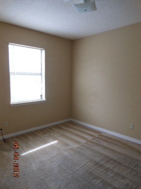 Building Photo - Great 2-Bedroom Unit in Fort Walton Beach-Near Bases!