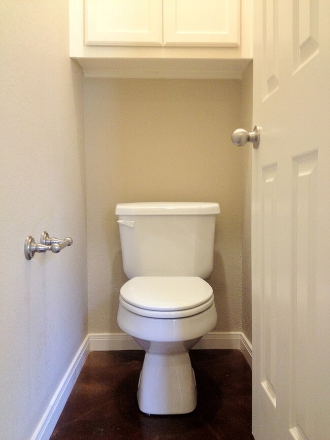 Building Photo - 205 Chapel Trail Cir