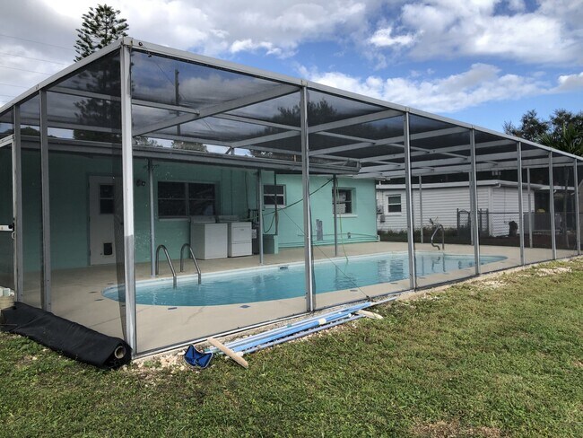 Building Photo - 10154 118th Ave