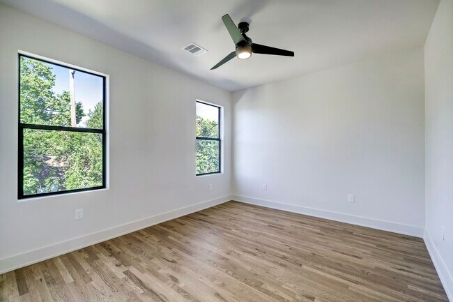 Building Photo - 4715 McKinney St