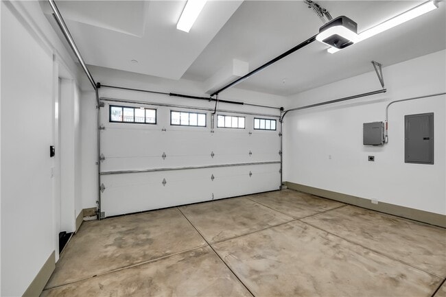 Building Photo - 2304 Harriman Ln