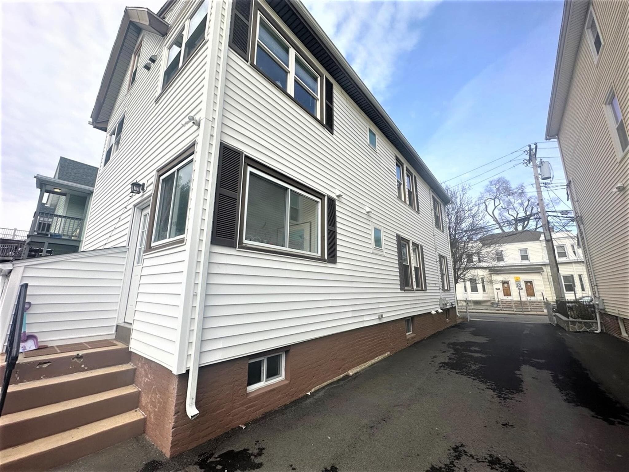 Building Photo - 20 Concord Ave