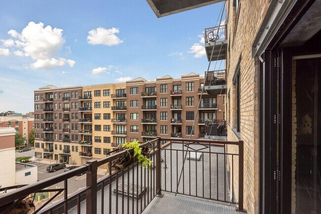 Building Photo - 404 N Washington Ave