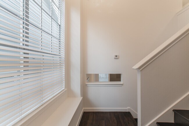 Building Photo - 226 Blushwood Pl
