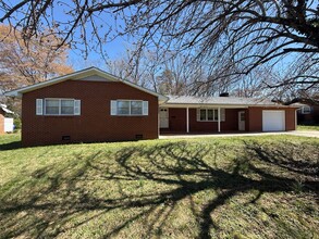 Building Photo - 831 Delmonte Dr NW