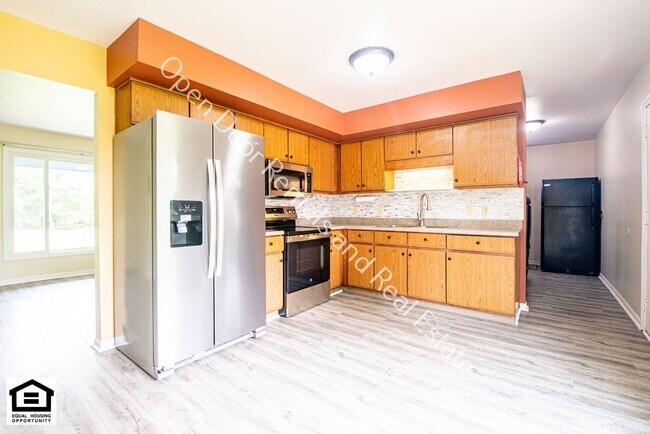Building Photo - New Home in Kendallville now ready for rent!!