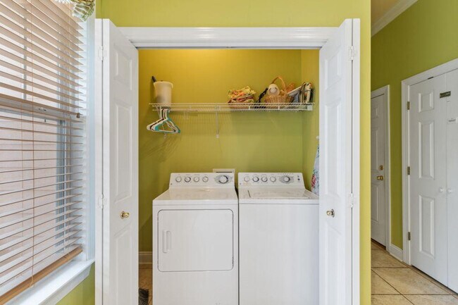 Building Photo - 9359 Tartane Walk