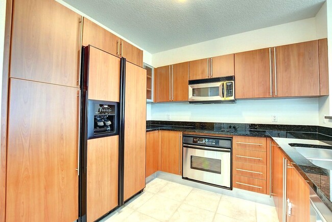 Building Photo - 1551 N Flagler Dr