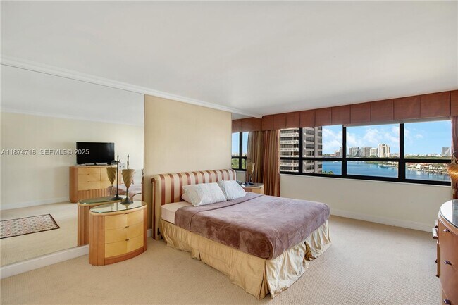 Building Photo - 3 Grove Isle Dr