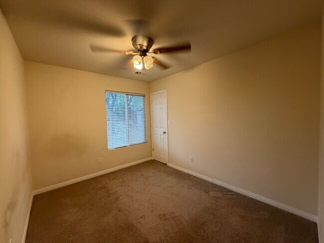 Building Photo - Take a look at this Gorgeous NW Bakersfield Home
