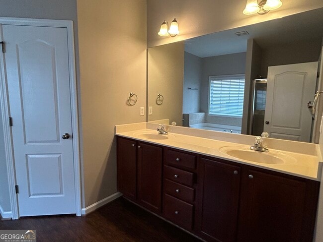 Building Photo - 2220 Copper Trail Ln NE