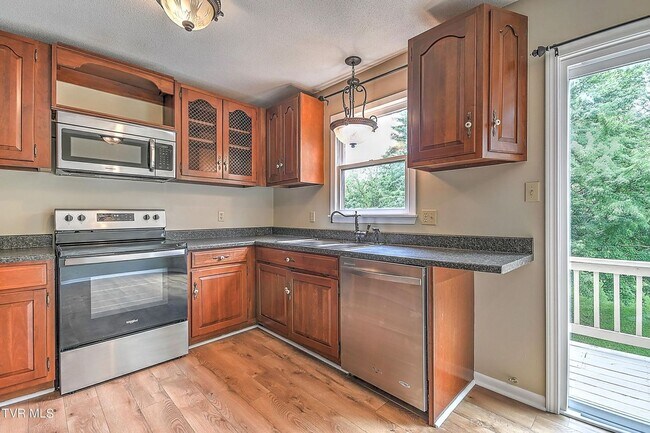 Building Photo - Bellhaven townhouse