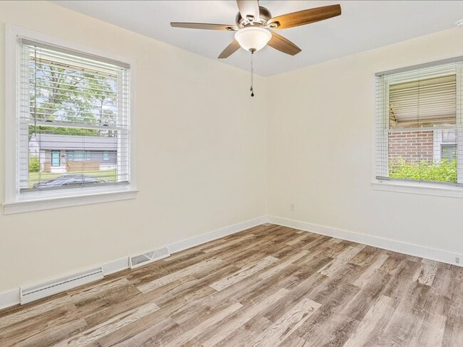 Building Photo - Luxury Remodeled 4 Bedrooms  2 Full Baths