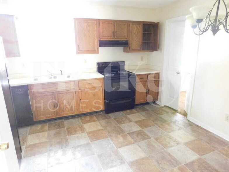 Building Photo - 2428 Green Glen Dr