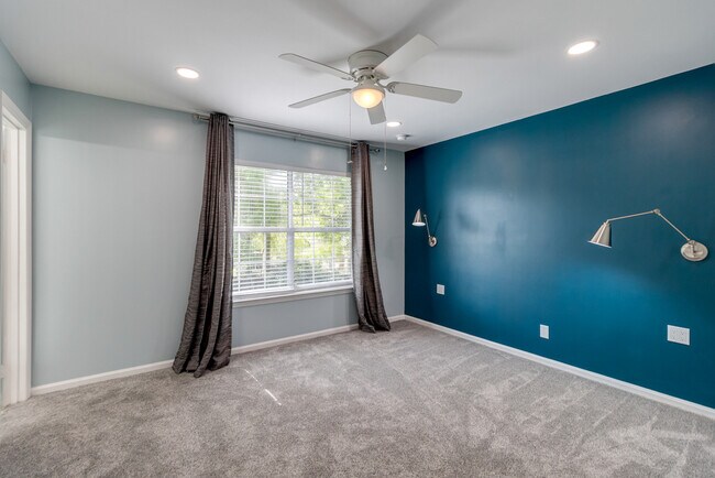 Building Photo - 949 Piercefield Dr