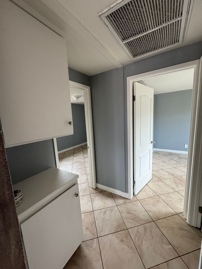 Building Photo - BEAUTIFUL TWO BEDROOM/ONE BATH HOME!