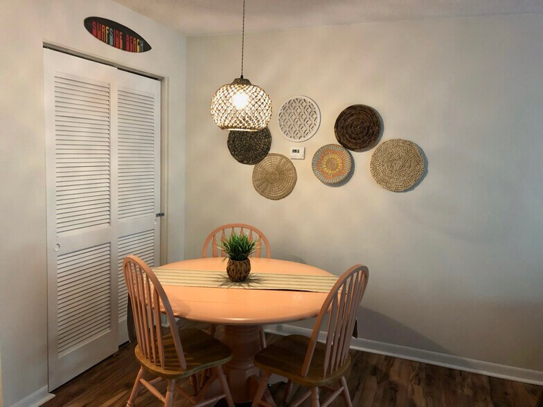 Building Photo - 6840 Blue Heron Blvd