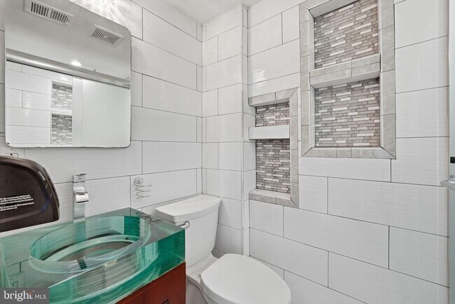 Building Photo - 8562 Tyrolean Way