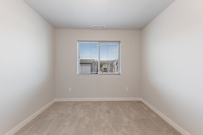 Building Photo - Newly Constructed 3 bedroom, 2.5 Bathroom home with luxury finishes!