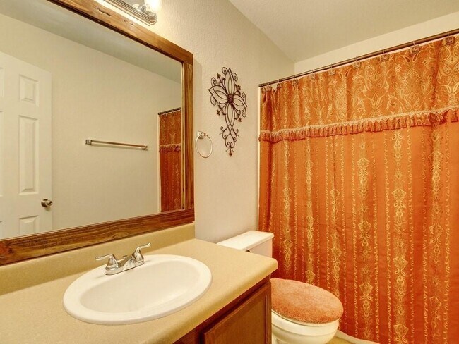 Building Photo - 2488 Green Meadows Ln