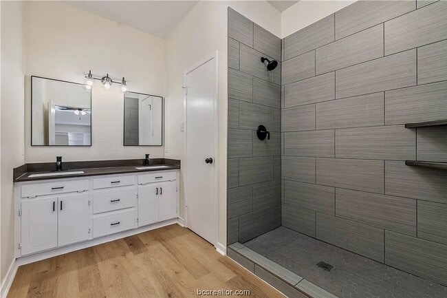Building Photo - Take a look at this 3 bedroom 2 bath home