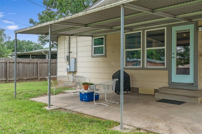 Building Photo - 8303 Lazy Ln