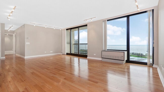 Building Photo - 2500 N Lakeview Ave