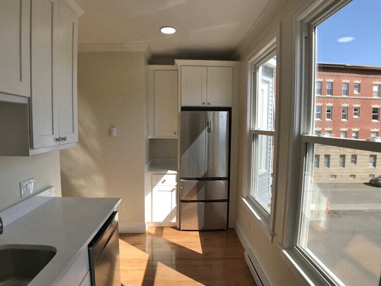 Building Photo - 12 Harris St