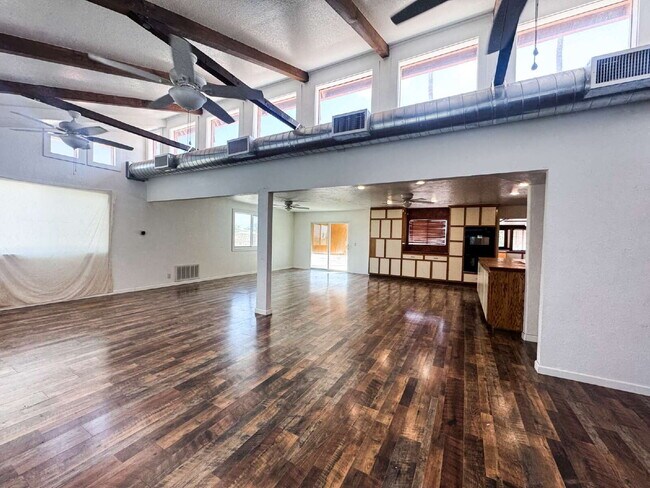 Building Photo - "Spacious 3-Bedroom Oasis in Yuma - 2,721 ...