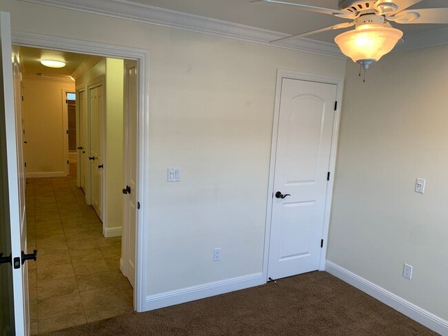 Building Photo - Stunning 4 bedroom, 2 Bath Tracy Home / Best Property Management