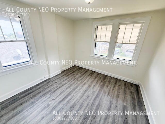 Building Photo - 897 McKinley Ave