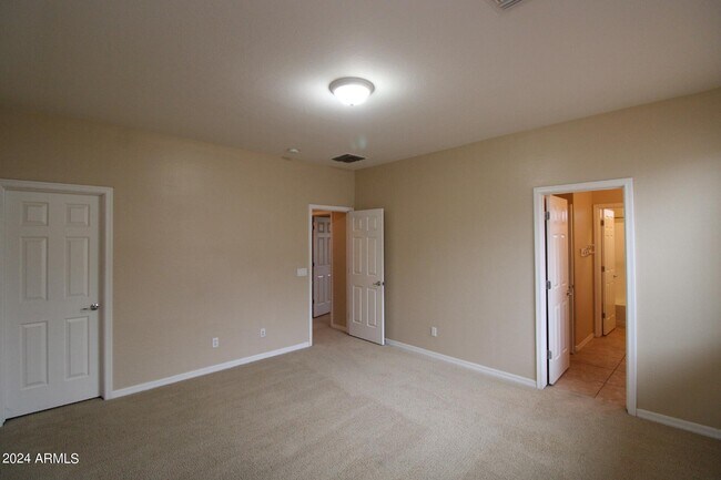 Building Photo - 3951 E Ravenswood Dr