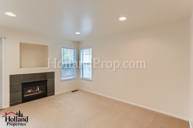 Building Photo - 3060-3062 Lazy River Dr