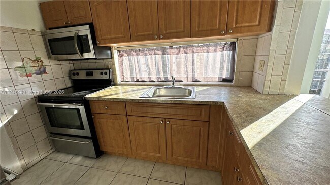 Building Photo - 16919 N Bay Rd