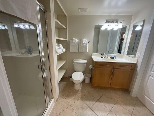 Building Photo - 1321 S Elm St