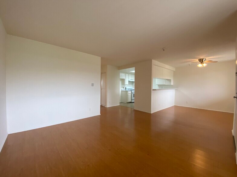 Building Photo - 14020 Yukon Ave
